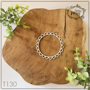 Tekturka -T130- ramka okragła z falbanką 8 cm